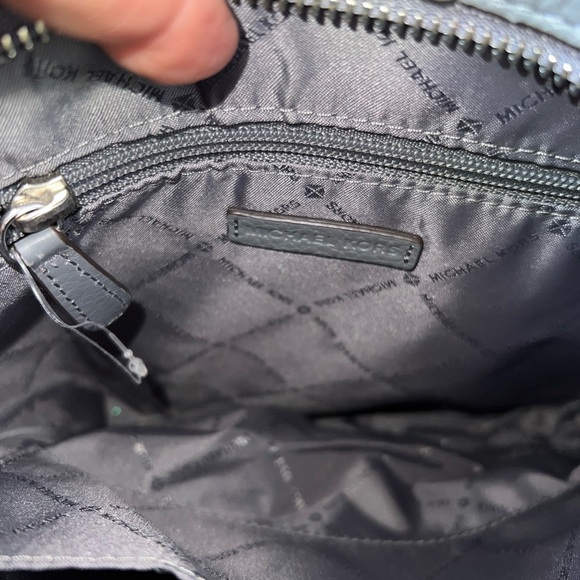 Michael Kors Large Gray Signature Messenger Crossbody Bag EUC - Picture 5 of 9